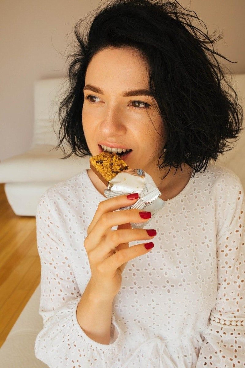 Svetlana Nočvinova sa proteinskom štanglicom
